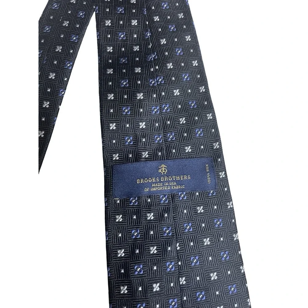 Brooks Brothers made in the USA Navy Blue 100% Silk Tie Blue and white Classic